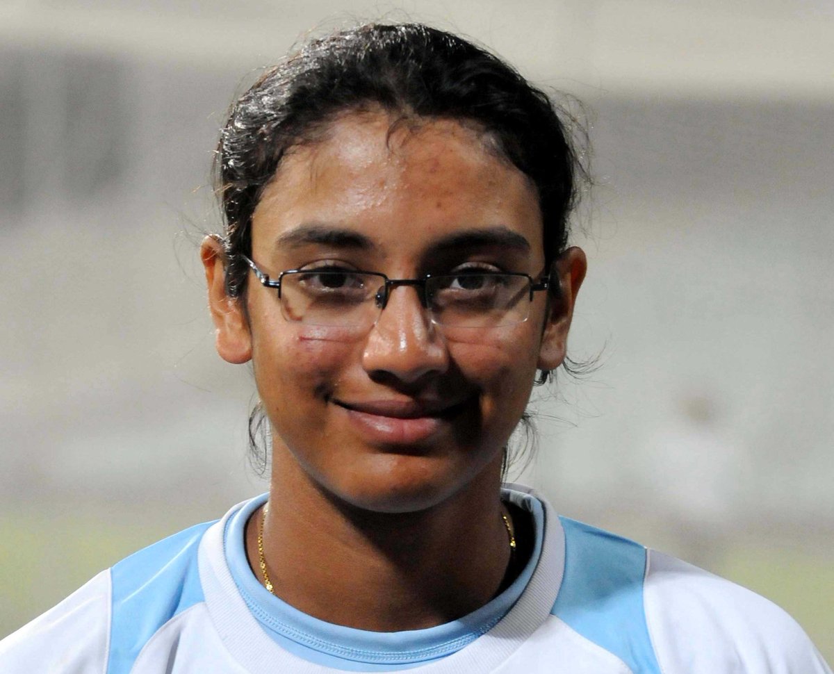 Meme_Canteen's tweet image. Women look like this and expect Loyalty 🤡