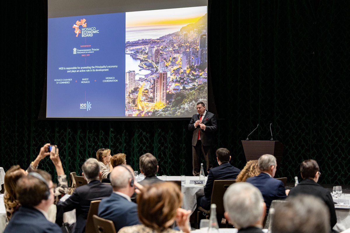 Les dirigeants du MEB devant le corps diplomatique et consulaire réuni à #Monaco lors de la Fête Nationale. L’occasion de présenter nos actions passées et à venir, et rappeler combien ces réseaux sont essentiels pour nos missions à l’international. 🌍🤝🇲🇨 
<a href="/GvtMonaco/">Gouvernement Monaco</a>