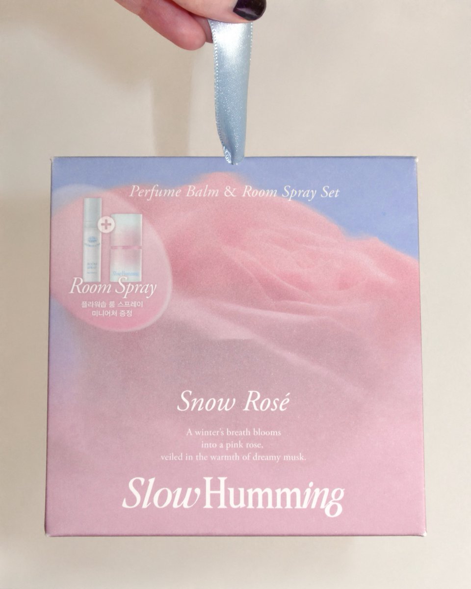 dorotice5's tweet image. #광고 #RT이벤트 (당발 12/4)
- 5명 추첨 슬로우허밍 스노우로제 기획세트 증정! 

슬로우허밍에서 홀리데이 컬렉션으로 출시된 퍼퓸밤 스노우 로제❄️ 한겨울에 맡는 장미향처럼 약간 시린 느낌의 장미인데 머스크가 감싸줘서 포근한 느낌까지🤍 뭔가 새하얀 니트에 어울릴 것 같은 향..너무 좋음