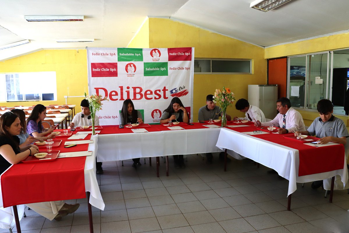 FedirChile's tweet photo. Realizamos una degustación PAE en el Liceo Municipal de San Clemente “Entre Ríos”, junto a estudiantes, equipo directivo y autoridades comunales.
Como Fedir Chile, valoramos su participación para seguir fortaleciendo el PAE junto a Junaeb Maule. 💚🍽️ https://t.co/u3s9yPIU69