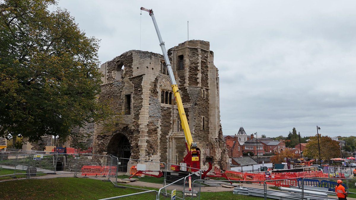 spidercranes's tweet photo. NEWARK MEDIEVEL CASTLE REGENERATION... Newark Castle has stood the test of time to say the least.  We have had our Lightweight Aluminium Bocker RK36 lifting steel on the project... https://t.co/WPhapBsJgG