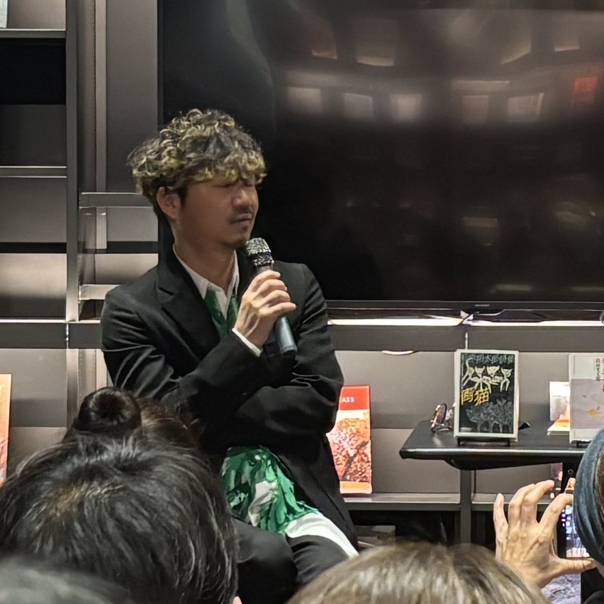 ヘソプロダクション稲本さんのトークショーへ。「手応えのある人生を歩みたい」と話されていたのが印象的でした。だから、挑戦するし、リスクをとるし。

<a href="/seikos_buntama/">ぶんたま（ささませいこ）@大阪のライター</a> さんが、取材・執筆後にすごい人の話を聞いたと熱を持って話してくれたのがよく分かった気がします。