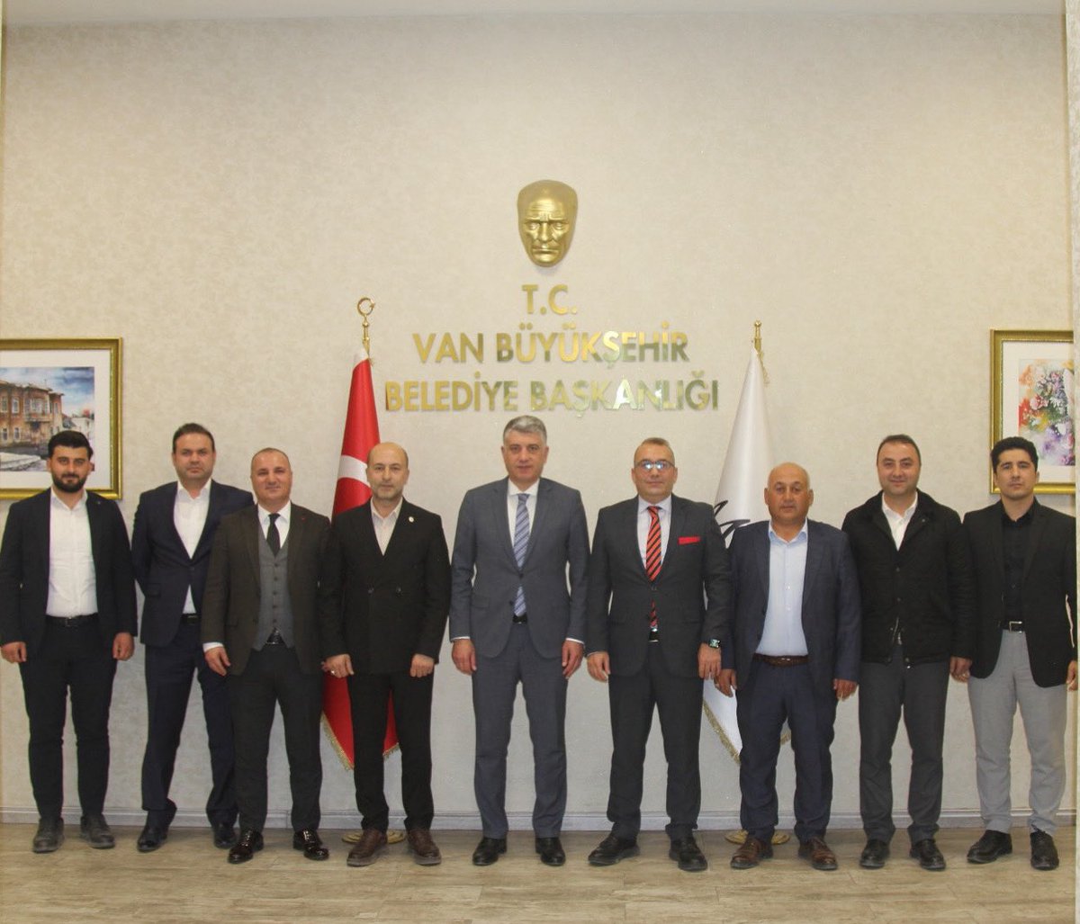 TESİAD heyeti, Van’da kamu–sivil toplum iş birliğini güçlendirmek, bölgesel kalkınmaya yönelik stratejik değerlendirmelerde bulunmak amacıyla Van Büyükşehir Belediyesi Genel Sekreteri Sn. Ulaş Akhan’a bir ziyaret gerçekleştirdi.