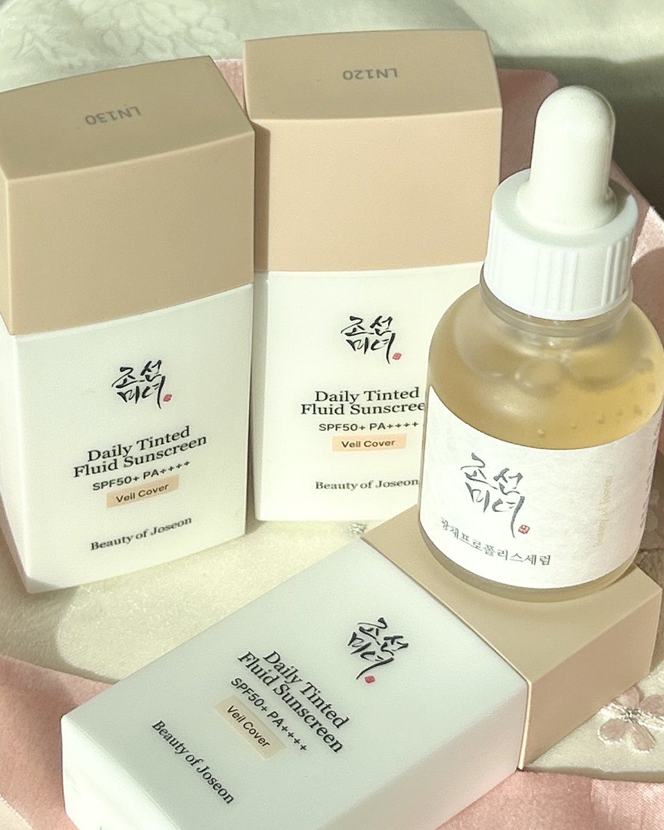 pring_light's tweet image. #광고 #RT이벤트

피부가 바싹 마르는 요즘
윤광이 도는 꿀피부 만드는 법 대공개 ⭐️

광채세럼으로 쫀득 윤광 기초 만들어주고
틴티드 선세럼 베일커버로 톤까지 보정해
완성하는 조선미녀 꿀광정식 🍯
 
RT해주신 3분께 광채 프로폴리스 세럼을 선물로 드립니다!
 
🔗광채세럼…