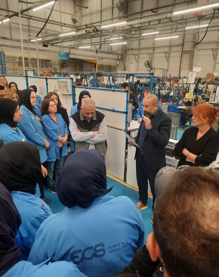 E.C.S ELEKTRİK İŞYERİ TOPLU İŞ SÖZLEŞMESİ İMZALANDI
Genel Başkanımız Sayın Uysal Altundağ'ın Önderliğinde, Gemlik Şubemizin Münferit Olarak Yürüttüğü, 2025-2027 Dönemini Kapsayan E.C.S Elektrik Toplu İş Sözleşmesi Görüşmeleri Zaferle Sonuçlanmıştır.