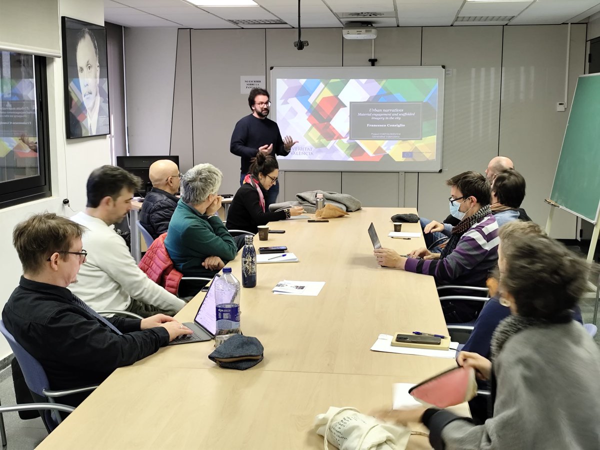 vlc_lab's tweet photo. 🎯Francesco Consiglio (University of Valencia): Urban narratives. Material engagement and scaffolded imagery in the city. 

#VLCColloquium https://t.co/q3lpEWlOpd