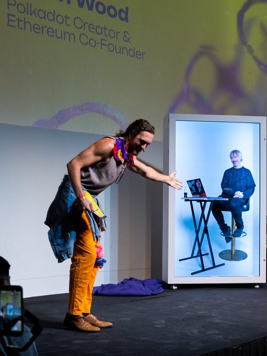 joinwebzero's tweet image. We&apos;re big fans of the TV show Silicon Valley.

In one episode, character Gavin Belson enters the teleconference as a hologram.

At @Polkadotsub0, we recreated the episode with Gavin Wood appearing as a live hologram.

The revolution WILL be holovised.