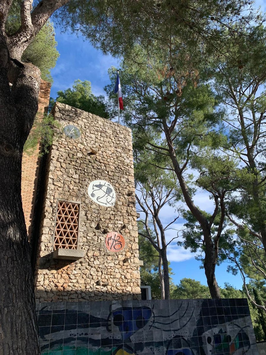 [patrimonio ] ✨ La Fondation Maeght a Saint-Paul-de-Vence in Costa Azzurra . Un vero patrimonio culturale dove arte e natura si fondono , un’esperienza unica ! #ExploreFrance <a href="/VisitCotedazur/">Côte d'Azur France</a>