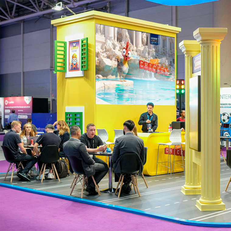 soloazarok's tweet image. @GalaxsysLLC  apresenta Chicken Crash e seu portfólio ampliado de jogos rápidos na SiGMA Central Europe 2025
soloazar.com/pt/category/ev… 

#Galaxsys #ChickenCrash 
#SiGMA2025 #Roma 
#SoloAzar #News