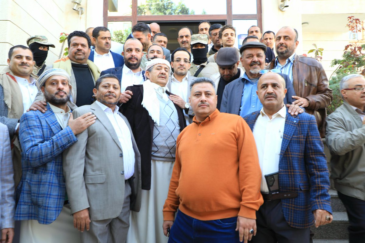 AbdaljparAhmed's tweet image. يجب أن نرسخ في أذهاننا جميعا أن فاتورة استيراد بمليون دولار تساوي فقدان 220فرصة عمل سنويا 
والمليار دولار تساوي ضياع 220ألف فرصة عمل في بلادنا والعكس صحيح

الصورتين إحداها ف اجتماع مع قيادةالغرفة التجارية والصناعية ومجموعة من المصنعين المحليين والأخرى ف زيارة سابقة لأحد المصانع