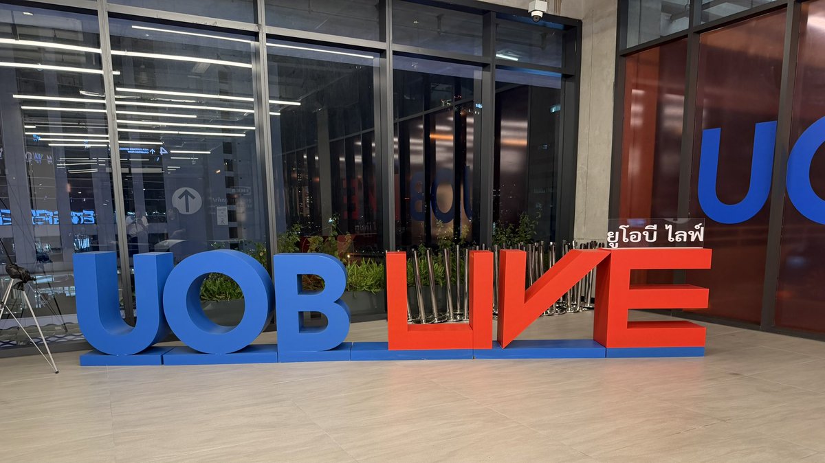 kei321Takeru's tweet image. 行きの飛行機✈️でずっと
聴いてたよ❣️

外にも大きな健くんが❤️

 #佐藤健
 #TENBLANK
 #佐藤健アジアツアー𝙸𝙽バンコク