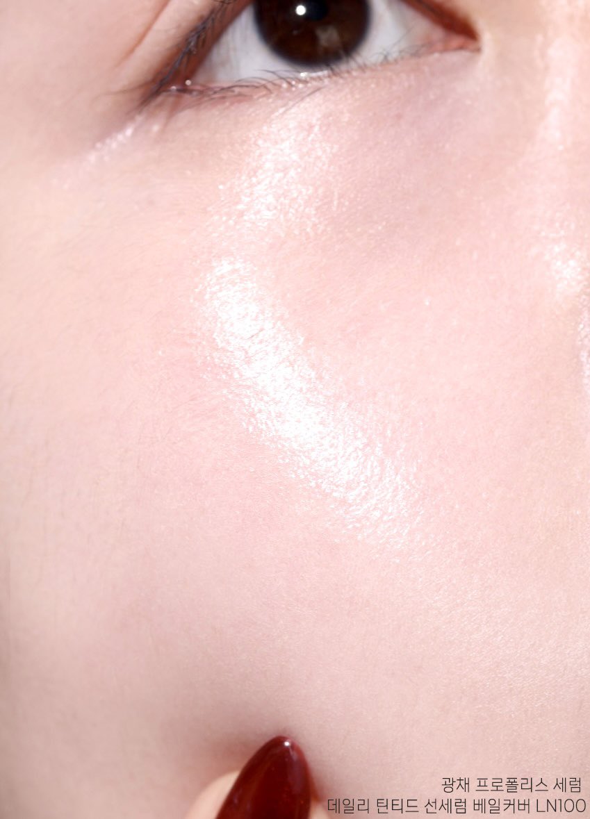 cosloveryn3's tweet image. #광고 #RT이벤트
RT추첨 3분께 겨울에도 쫀득한 피부를
만들어줄 조선미녀 광채세럼을 드려요💦
피부가 바싹 마르는 겨울에도 쫀득 윤광되는
화잘먹 조선미녀 3종 추천🌟
 
12월 올영세일로 쫀쫀윤광 피부 만들어주는 
광채세럼, 틴티드 선세럼 베일커버는 
28%할인❕

맑은쌀선크림은 무려 2개입 구성…