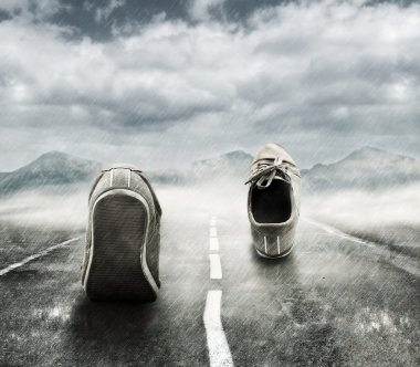 aniden gitmek muhteşem bir şeydir.
daha muhteşem olanı ise asla geri dönmemektir.

#geceye