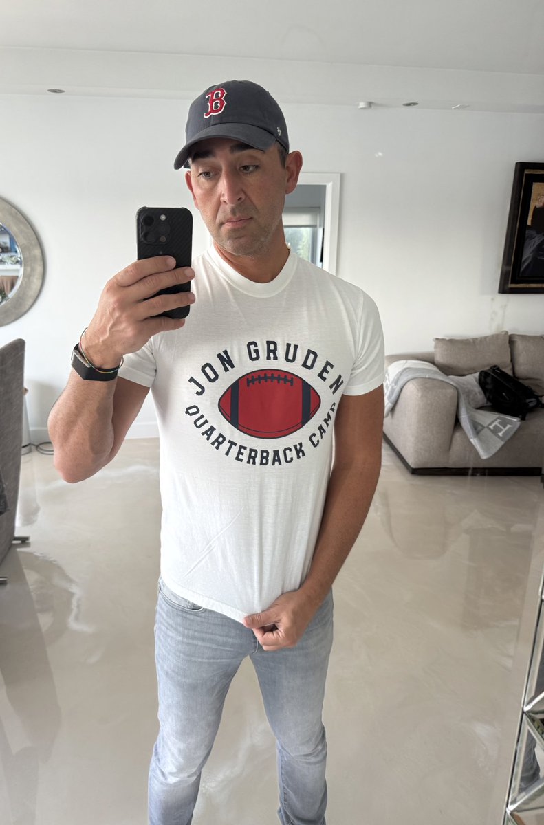 DanteTheDon's tweet image. Mo fiya mo fiya mo fiya @barstoolstore 20% off Black Friday sale 🔥🔥