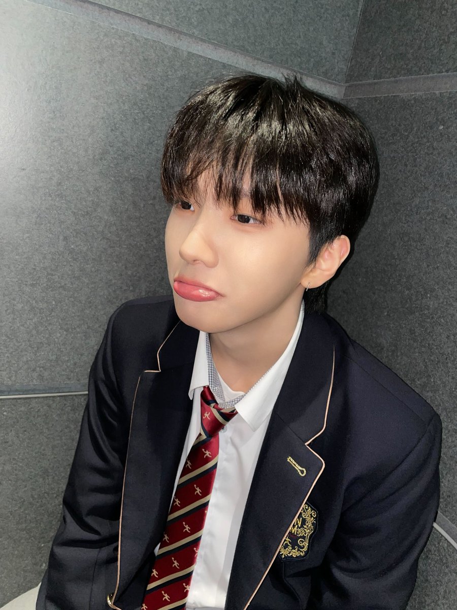 HAPPY 19TH BIRTHDAY KIM WOONHAK 🥳🎉