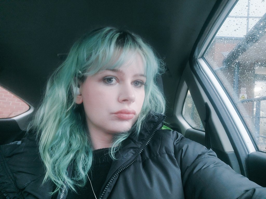 Fia_dbc's tweet image. I think im kinda pretty