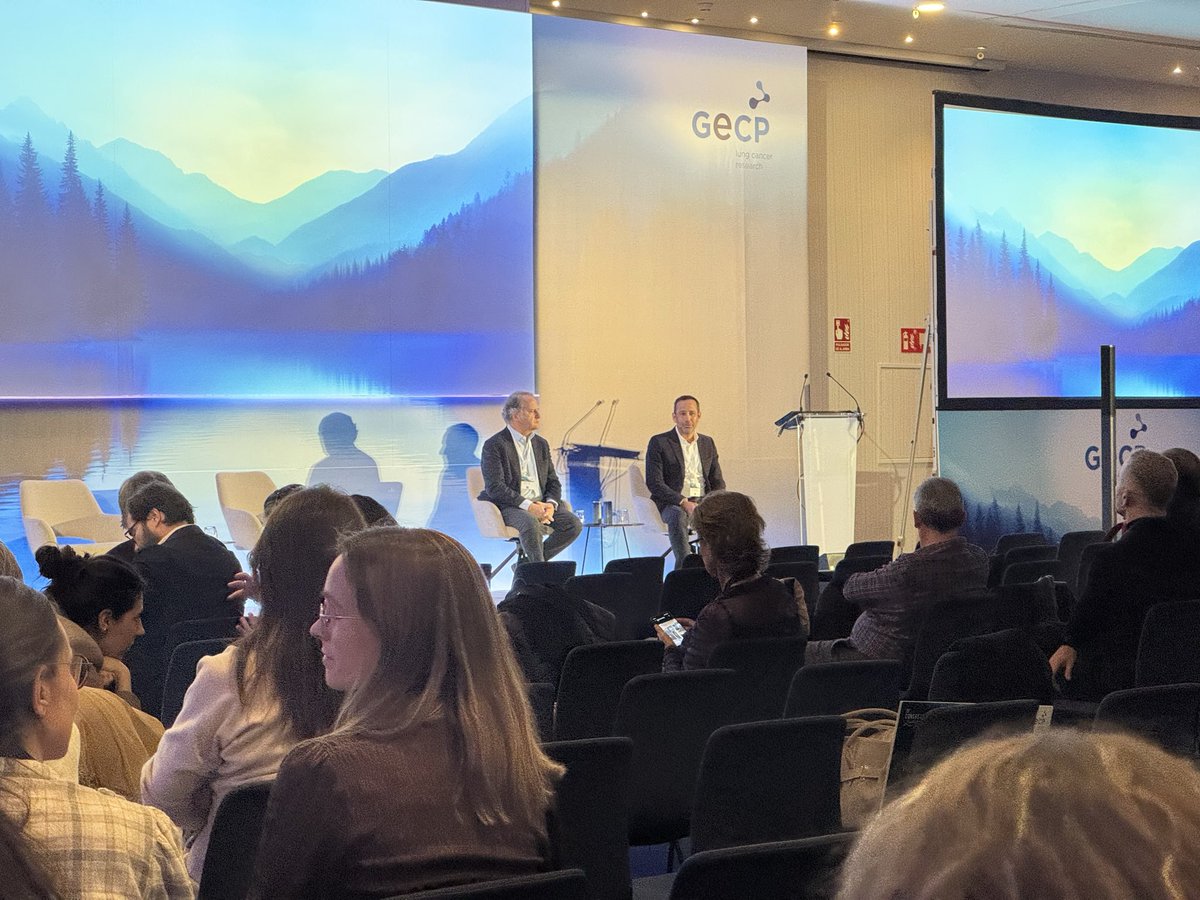 ⭕️ Inicia la SESIÓN XI: Immunotherapy , moderada por el Dr. <a href="/javierDcastro/">Javier de Castro</a> (Hospital Univ. La Paz, Madrid) y el Dr. <a href="/delvysra/">Delvys Rodriguez Abreu</a> (Hospital Univ. Insular de Gran Canaria). ¡Abordamos los últimos avances en inmunoterapia en cáncer de pulmón! #16CongressOnLungCancer #LungCancer