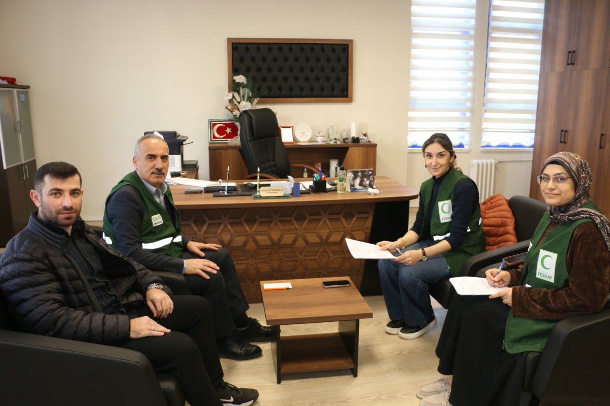 Of <a href="/1920yesilay/">Yeşilay</a> İlkokullar Koordinatörü 28 Şubat İlkokulu  Öğretmeni Hatice Altun Hocamızın öncülüğünde  güzel bir projenin ilk toplantısını Lise Koordinatör Öğretmenimiz <a href="/ofaihl/">OF ANADOLU İMAM HATİP LİSESİ FSB PROJE OKULU</a> PDR Öğretmenimiz Nurnihal Karcı,Müd. Yard.Ekrem Halil katılımlarıyla gerçekleştirdik <a href="/Yesilay_Trabzon/">YEŞİLAY TRABZON ŞUBESİ</a>