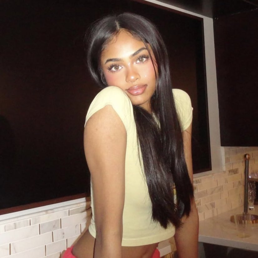 raevnify's tweet image. This Indian baddie is taking over my tl and i’m so here for it, she&apos;s gorgeous