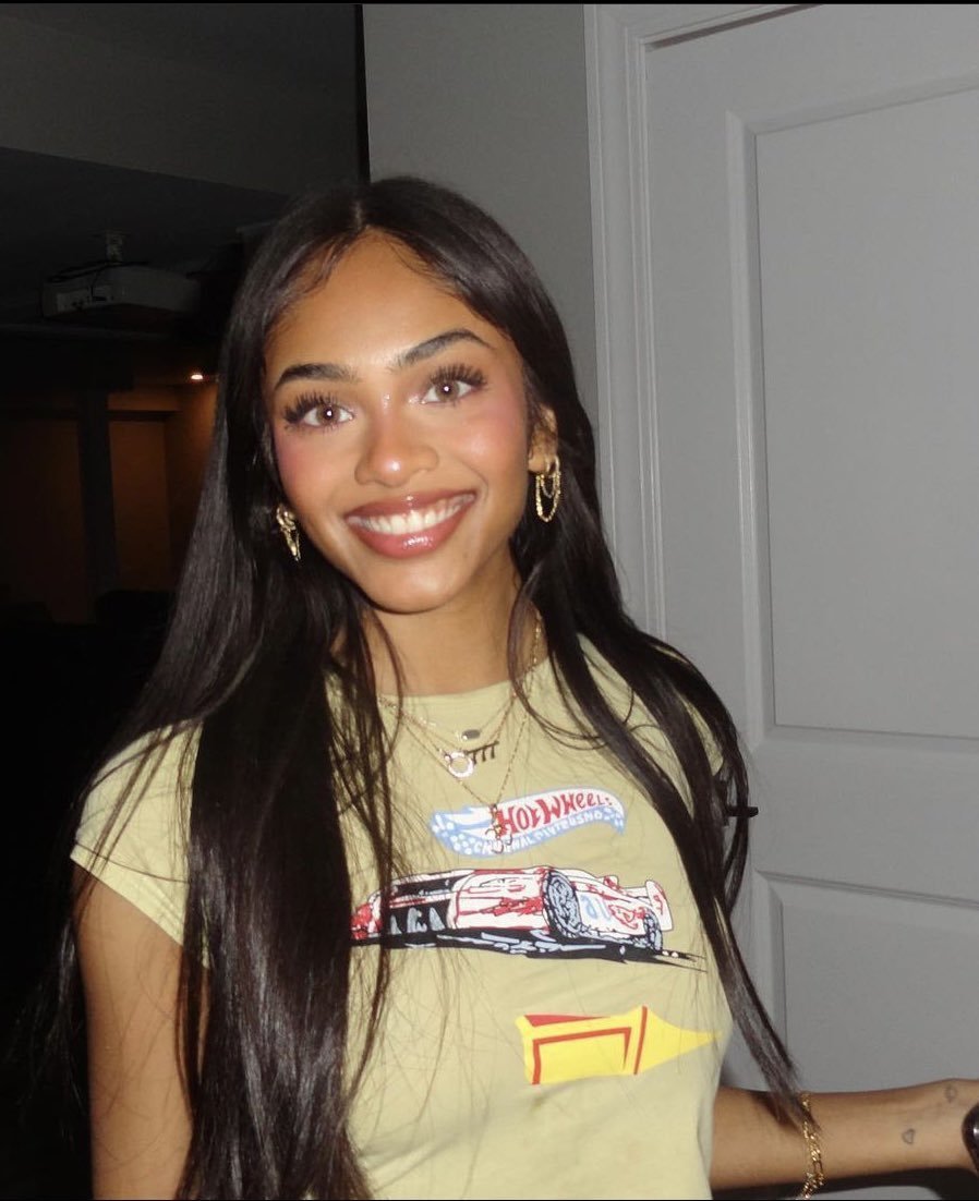 raevnify's tweet image. This Indian baddie is taking over my tl and i’m so here for it, she&apos;s gorgeous