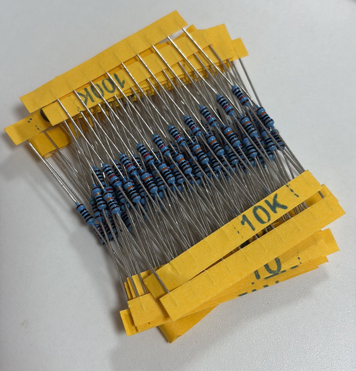 物理的なエンジニアリングへの抵抗感をなくしたい。

最初配線とかLEDとか基盤とか見るだけで「うわ難しそう」って感じてたけど、ちょっとずつ慣れ親しんできで、抵抗感が減ってきた。

もちろん、「抵抗」にも抵抗感がなくなってきたよ！抵抗だけにね！！！！！