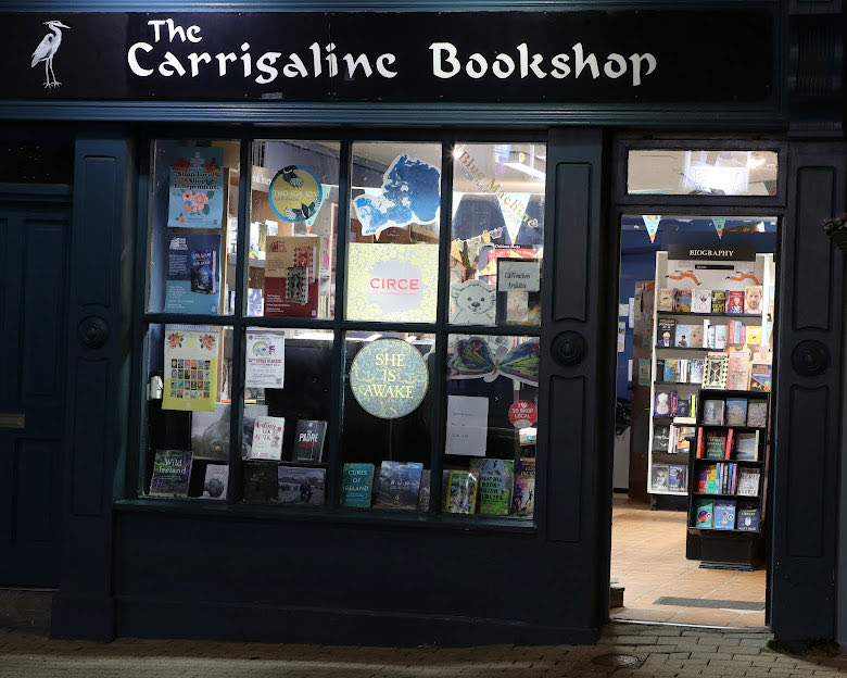 FionaWhyte5's tweet photo. Spotted in my fabulous local bookshop in Carrigaline, Co. Cork. Ideal Christmas gift for football fans. ⁦@EyeAndLightning⁩ ⁦@GHarrisonWriter⁩ https://t.co/6QBr5NboBt