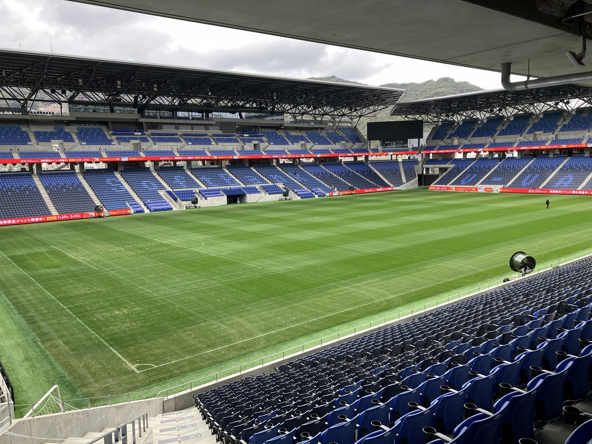 今年は5回もサッカー観戦出来て、そのうち4つは新しく観るスタジアムだったから大満足🏟️

1枚目→ピースウィング広島(広島)
2枚目→Panasonicスタジアム（大阪）
3枚目→駅前不動産スタジアム(鳥栖)
4枚目→スタジアムシティ(長崎)