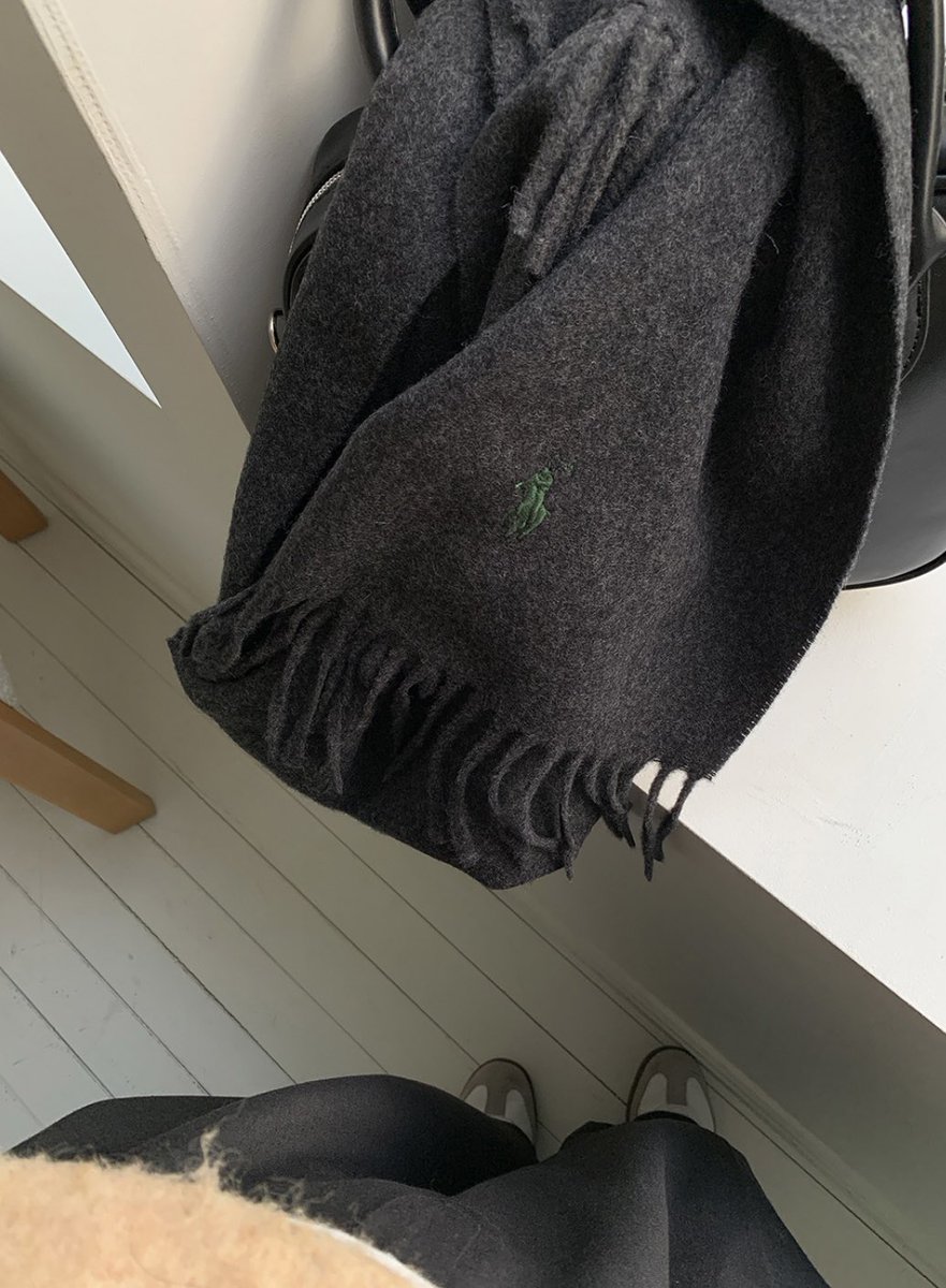 forourloving_'s tweet image. #광고 #RT이벤트

RT 추첨 한 분께 폴로 랄프로렌 리사이클 울 머플러를 드립니다 💌

지그재그에서 젤 싸게 살 수 있는 의외의 제품
✌🏻폴로 / 나이키 / 어그 / 유니클로 ✌🏻
알고 계셨습니카?.. 
블프 쿠폰 적용하면 최저가로 구매 가능 💸

쿠폰 적용해서 사기 좋은 템들 ㅊㅊ!!!!!