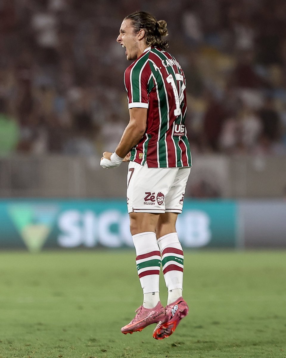Aguscano9's tweet image. Tremenda vitória no Maracanã com a nossa gente para voltar à Libertadores. Vamos, tricolores! 🇭🇺💪