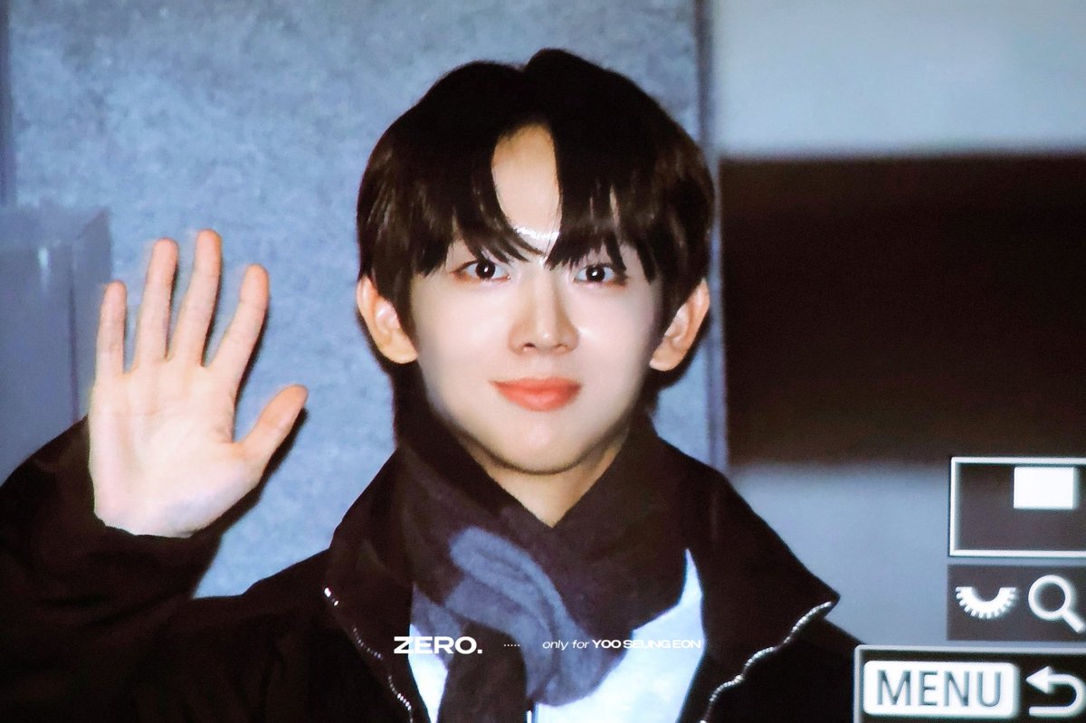 퇴근길 거리가 멀었는데 우리 승언이 막팬이라 좀만 앞에 나와서 인사하고 싶다고 부탁드리더니 진짜 나와서 인사해줌 ㄴㅁ착해 ㅇㄸㅎ #유승언짱 
5집 고생했어💕💕