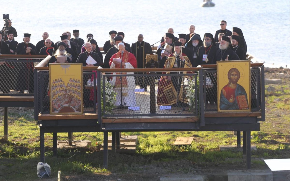 Encuentro ecuménico de oración en Iznik, lugar donde hace 1.700 años se celebró el primer concilio ecuménico de la Iglesia, el concilio de #NICEA.

Durante la celebración, el #PapaLeónXIV, el Patriarca Ecuménico Bartolomé I y diversos líderes cristianos participaron en un acto de
