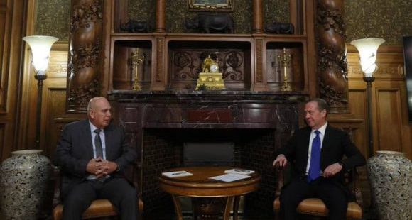 🇨🇺🇷🇺 Morales Ojeda desarrolla fructífera agenda de trabajo en Rusia

Calificó de muy amistoso y familiar el encuentro con Dimitri Medvédev, presidente del partido Rusia Unida y vicepresidente del Consejo de Seguridad de la nación

cubadebate.cu/noticias/2025/…