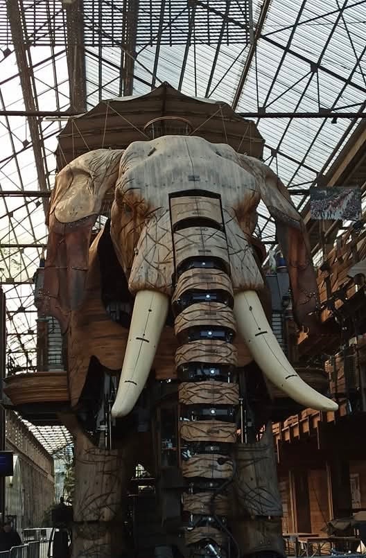 [cultura ] ✨Nantes , città 🏙️ d’arte e cultura . Scopri i suoi musei innovativi , da non perdere il Castello 🏰 dei Duchi di Bretagna e le straordinarie opere d’arte contemporanea #ExploreFrance #nantes