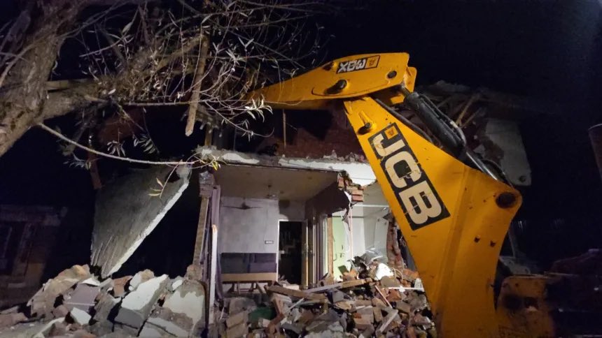 IltijaMufti_'s tweet image. When PDPs MLA introduced the land bill that aimed to provide land ownership rights to every resident of J&amp;amp;K not only did the Chief Minister reject it but also dubbed them as land grabbers. The contempt he showed for his own people is unforgivable. 

Today we ask you as residents…