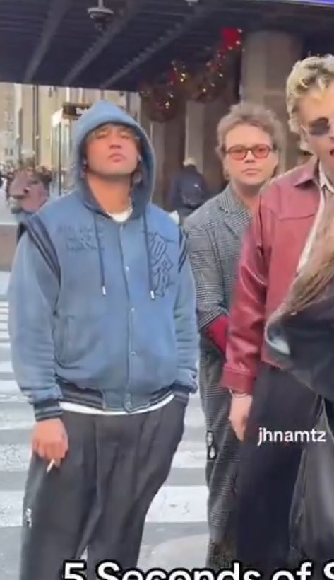 one thing about calum is that he’s gonna smoke in the streets of new york 😭