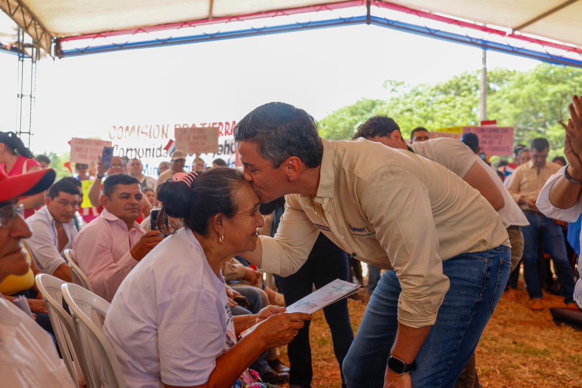 SantiPenap's tweet image. No entregamos solo 120 títulos de propiedad en Arroyito. Entregamos esperanza, alegría y justicia para nuestros compatriotas del campo.