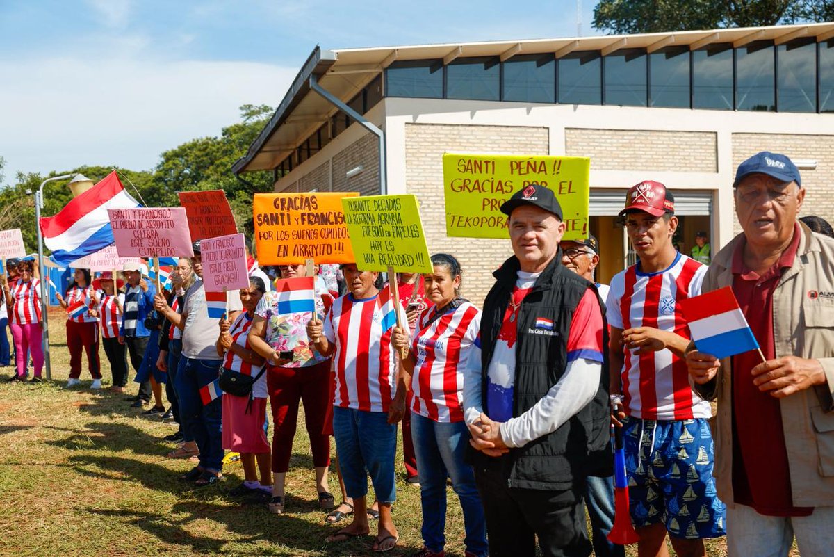 SantiPenap's tweet image. No entregamos solo 120 títulos de propiedad en Arroyito. Entregamos esperanza, alegría y justicia para nuestros compatriotas del campo.