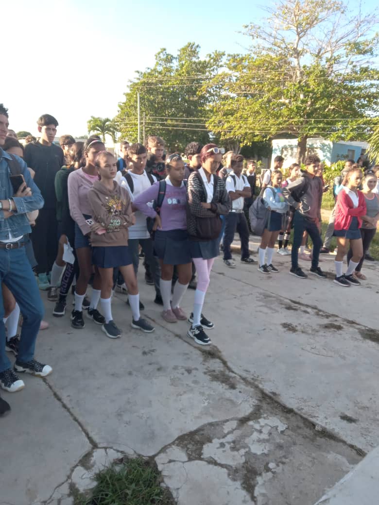Se desarrolló matutino especial en Homenaje al Fusilamiento de los 8 Estudiantes de Medicina. En el Centro Politécnico Leonides Blanco González. #PinardelRío #CubaMined #SanJuanyMartínez