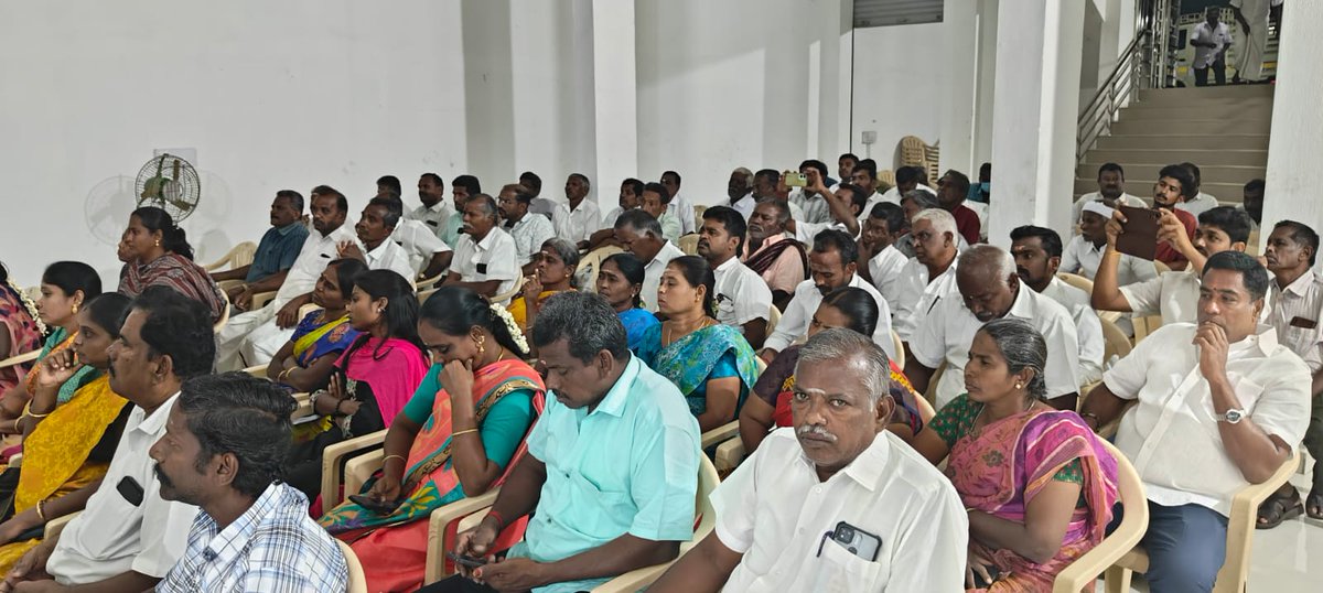 elangovb's tweet photo. மாண்புமிகு தமிழ்நாடு அரசின் துணை முதலமைச்சர் இளம் தலைவர் அண்ணன் உதயநிதி ஸ்டாலின் அவர்கள் வருகை ஒட்டி இனமானம் காக்கும் இளம் தலைவரை வரவேற்க வெள்ளோட்டில் இன்று கழக நிர்வாகிகளுடன் கலந்துரையாடல் கூட்டம் நடைபெற்றது... https://t.co/kKOFPXsmNp