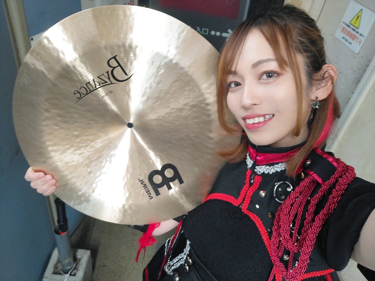 吉祥寺CRESCENDO無料ライブありがとうございました！サポートのLeAちゃんを筆頭に皆でねねの居場所を守ってる一体感みたいなものがあってなんだか感動してしまいました。改めて皆に愛されてるなと実感しました！ありがとう！
チケット、CDたくさん旅立って嬉しいです！頑張ります！

☀️葵☀️