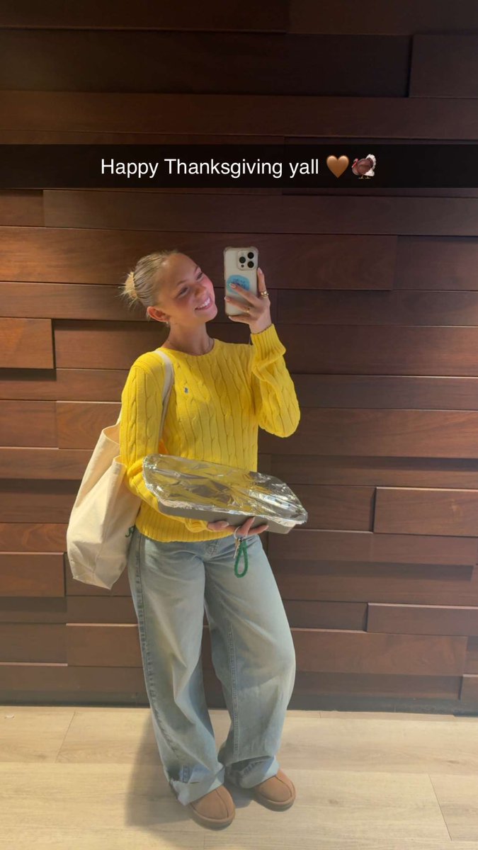 JJJordynFanPage's tweet image. Jordyn via Snapchat &amp;amp; Instagram stories 🍂🤎🦃
#HappyThanksgiving