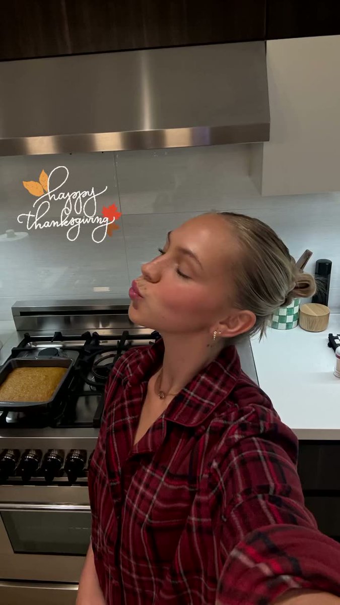 JJJordynFanPage's tweet image. Jordyn via Snapchat &amp;amp; Instagram stories 🍂🤎🦃
#HappyThanksgiving