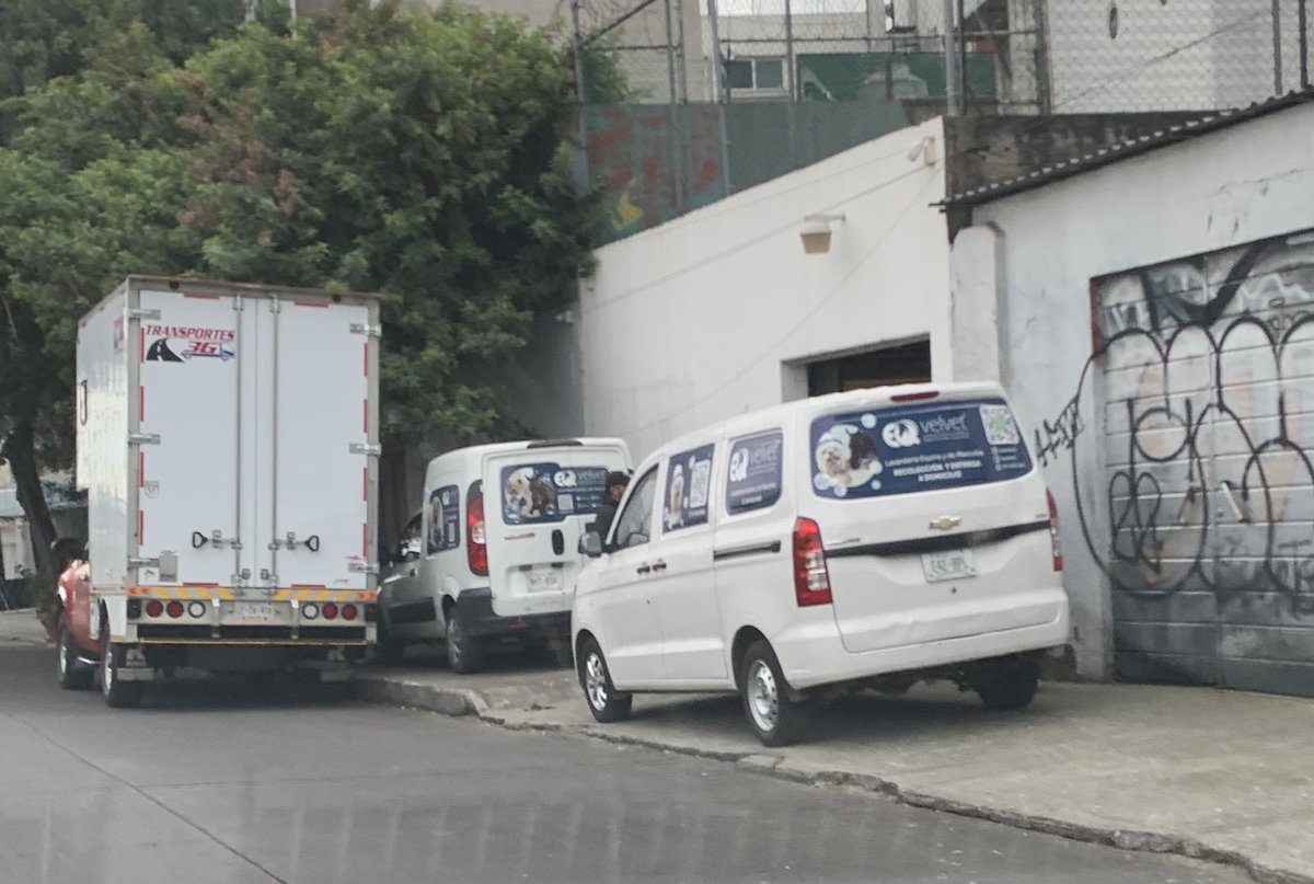 VecinosUnidosM's tweet image. Secretario @PabloVazC es como el 5 reporte. Hoy si podrán multarlos? Lateral viaducto Miguel Aleman entre Adolfo Prieto y Klondike col del Valle en BJ @UCS_GCDMX