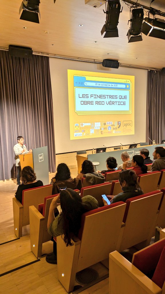 La degana de <a href="/TraduccioUPF/">Traducció UPF</a> dona el tret de sortida a #RV2025 amb un missatge molt clar per a tot l'alumnat: l'associacionisme és clau per al futur professional de traductors i intèrprets 🙌🏻