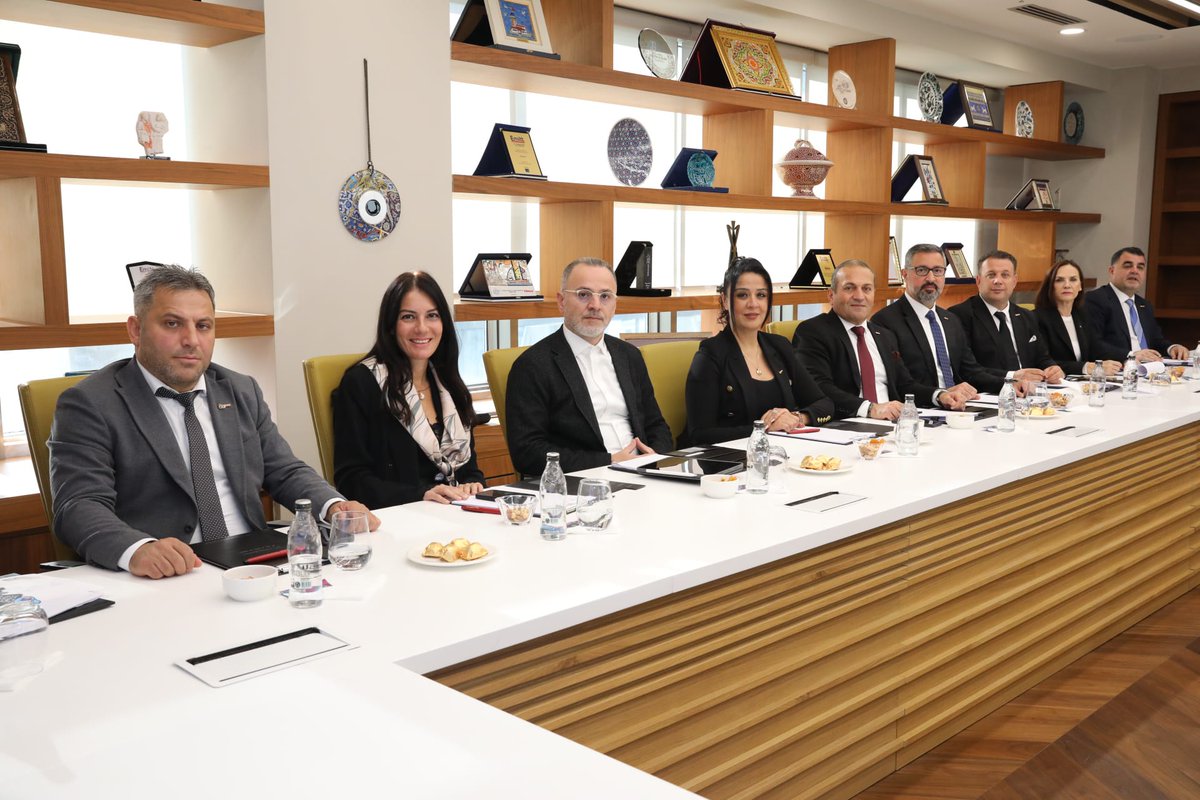 fbaglikaya's tweet photo. Birliğimizin 26. Olağan Genel Kurulu’nda üyelerimizin oylarıyla seçilen Yönetim Kurulumuzla, mazbatalarımızı teslim almamızın ardından ilk olağan toplantımızı gerçekleştirdik.

İlk toplantımızın seyahat acentalarımız ve tüm turizm camiamıza hayırlı olmasını diliyorum. https://t.co/ZPMerIXZbO