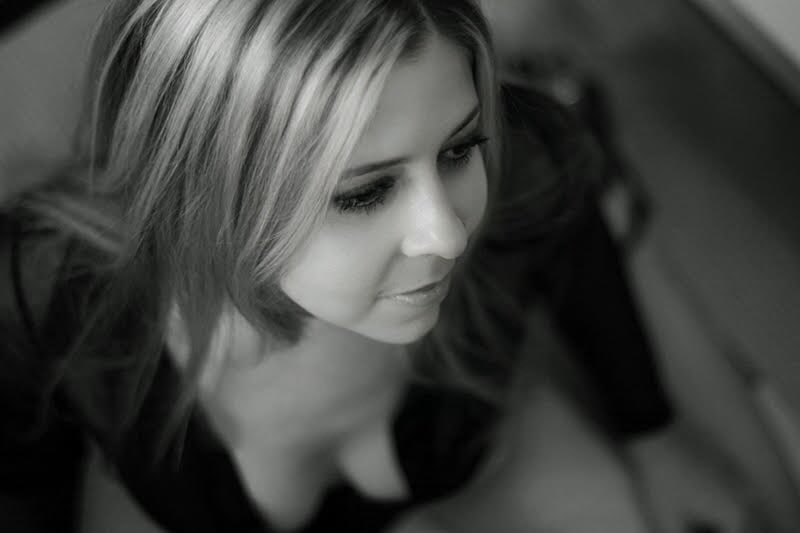 CurvyMissMia's tweet image. B&amp;amp;W film shoot.
The candid is my favorite.
#FlashbackFriday #modeling #blackandwhitephotography