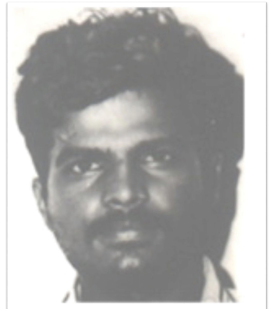 तस्वीरों में दोनों व्यक्ति एक ही हैं नाम है नक्सली कमांडर चैतु उर्फ़ श्याम दादा 2013 में झीरमघाटी में कांग्रेसी नेताओं के काफीले पर हुए हमले का मास्टर माइंड है अब बताइये ऐ वर्तमान वाले नक्सली साहब अगर सामने से गुज़र जाएँ तो क्या आप इनकी पुरानी तस्वीर को सामने रख कर इन्हें पहचान