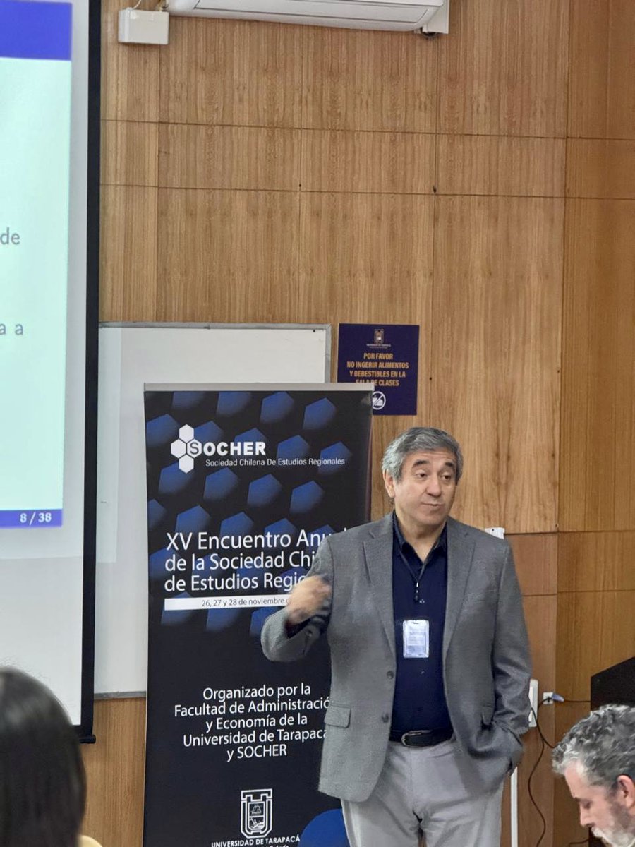 Socher_Chile's tweet image. 📍Empieza la presentación del Profesor Patricio Aroca: "Identificando controladores políticos en la asignación de fondos públicos: un análisis econométrico espacial". Gracias por haber aceptado la invitación a ser parte de #ENCUENTROSOCHER2025