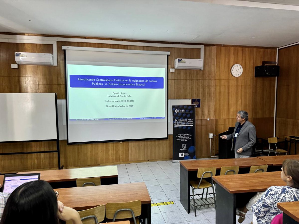 Socher_Chile's tweet image. 📍Empieza la presentación del Profesor Patricio Aroca: "Identificando controladores políticos en la asignación de fondos públicos: un análisis econométrico espacial". Gracias por haber aceptado la invitación a ser parte de #ENCUENTROSOCHER2025