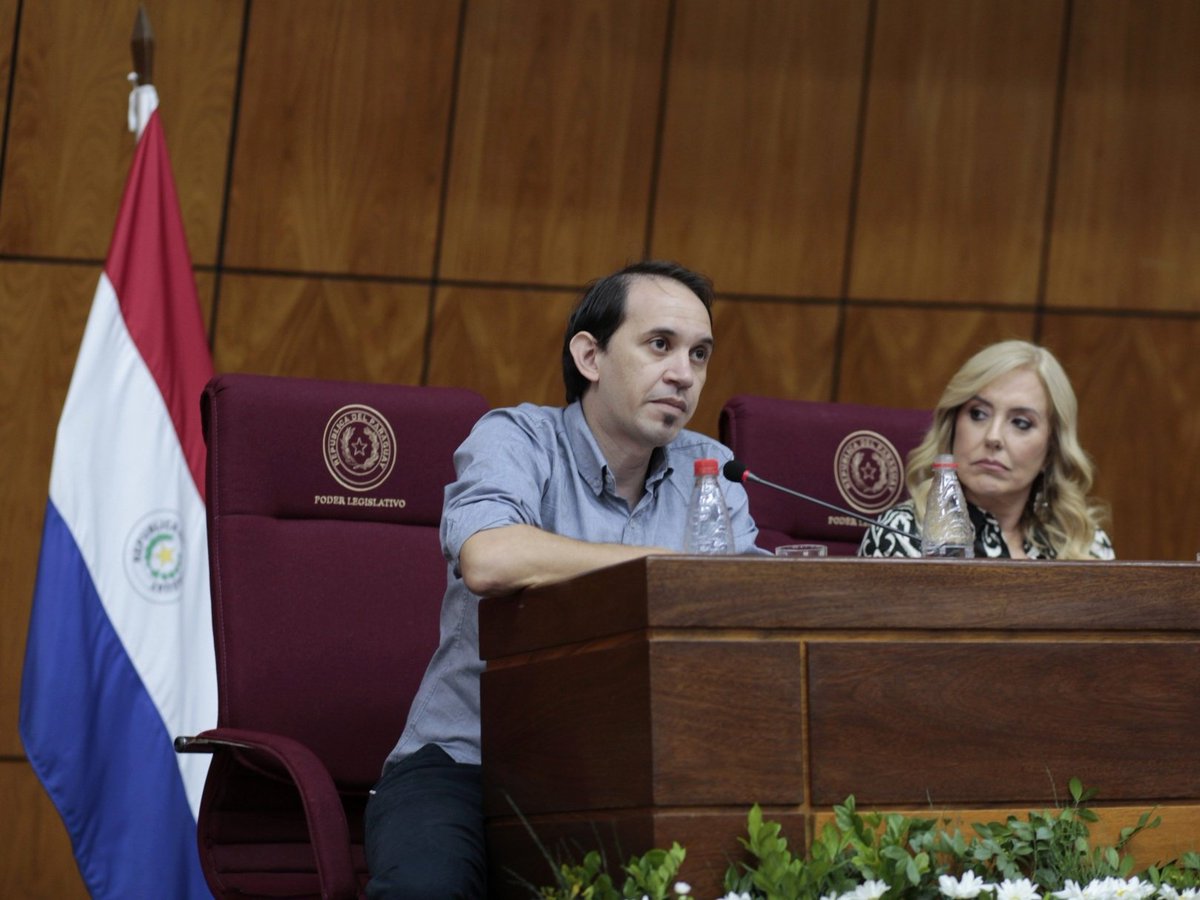 "Los casos de asesinatos de periodistas no son hechos aislados, sino que forman parte de un modelo que busca acallar voces críticas", Santiago Ortiz, secretario general de <a href="/PeriodistasPy/">SPP</a> 

#Rompiendoelsilencio